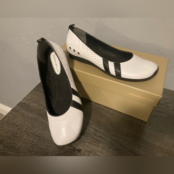 Black and White Naturalizer leather shoes - Picture 2 of 10